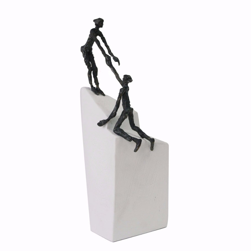 Bronzefigur Sammen er vi stærkere, 25 cm. Gaveide 1995,- kr. Gave kollega, chef, reception, jubilæum.