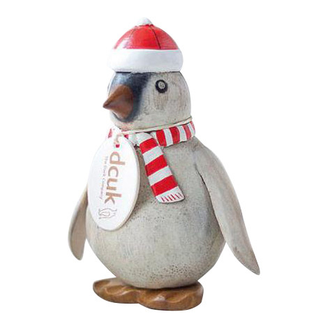 Billede af Fin pingvin med hue og halstørklæde, 15 cm. Køb Dcuk pingvinen til gave eller som pynt til jul 249 kr.