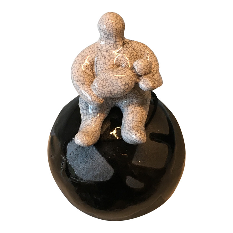 Billede af Keramik figur &quot;Mor og barn&quot;. Unik og håndlavet. Super barselsgave eller dåbsgave.