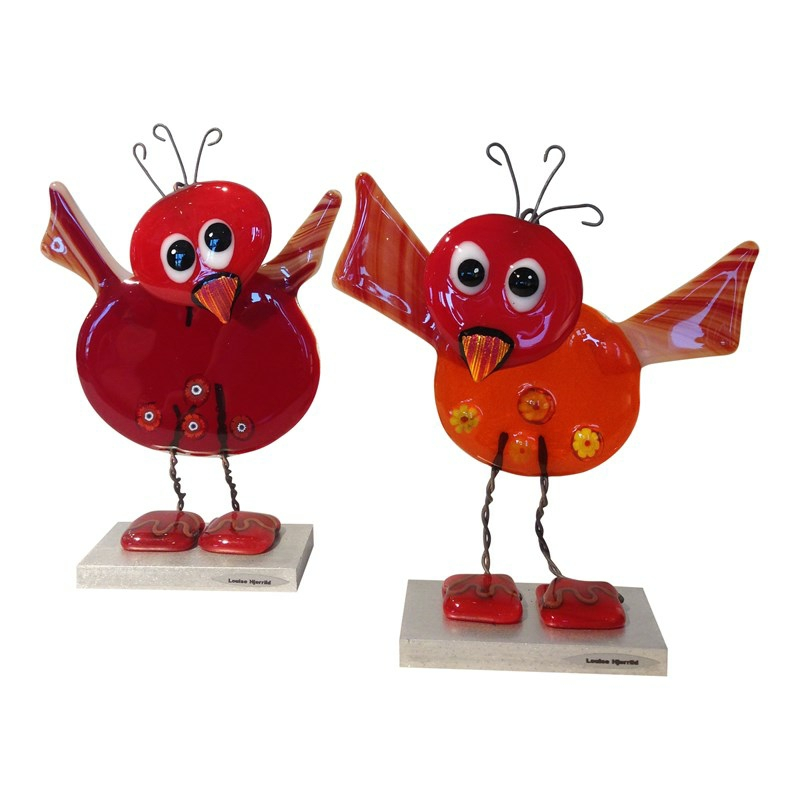 Billede af Glasfigur fugle unge i rød. Vælg mellem 2 forskellige glasfugle eller snup sættet, fra 265 kr. - glasfugl Sæt 2 stk.