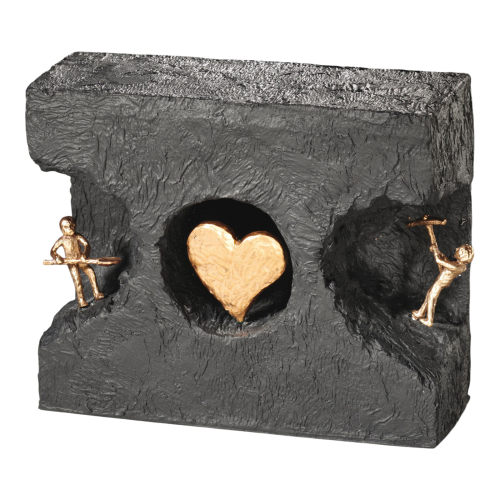 Billede af Bronzefigur "At finde ind til kærligheden", 15 cm. Smuk gave til bryllup, livsledsager eller sin udkårne.