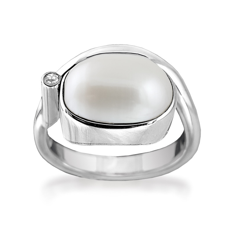 Se Rabinovich oxyderet sølv ring med stor perle. Majestic White str. 52-62. - størrelse 55 hos De 9 Muser