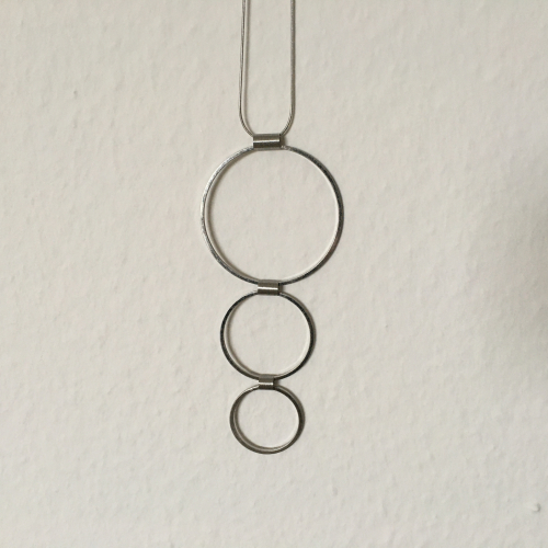 Billede af Dansk Copenhagen - Lang halskæde med 3 ringe, tilbud