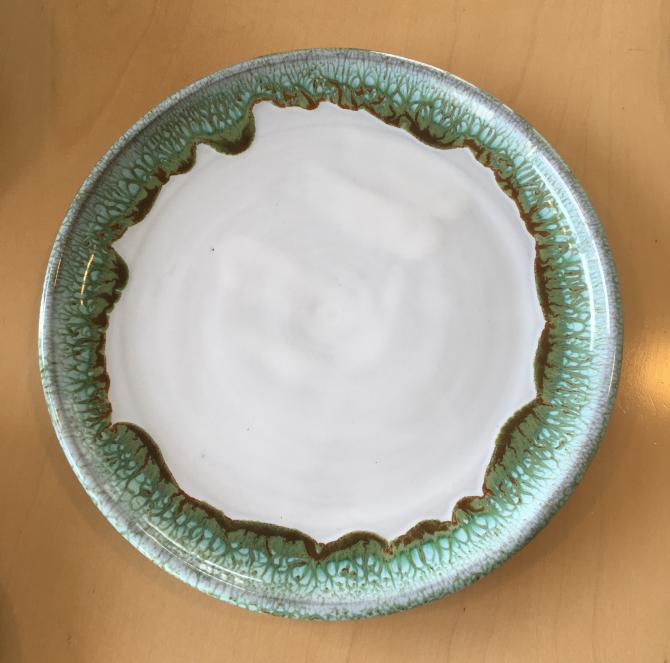 Håndlavet keramik tallerken Ø 25 cm, kan gå i opvaskemaskine