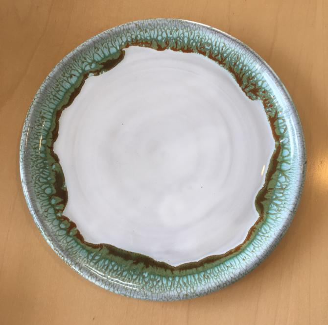 Keramik tallerken Ø 20 cm, håndlavet hvid og grøn