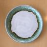 Tallerken keramik håndlavet unik Ø 16 cm hvid med grøn