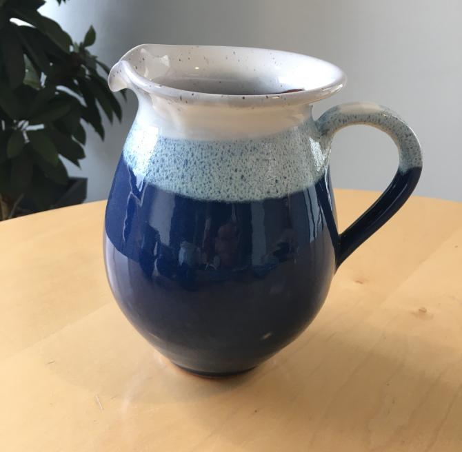 Håndlavet keramik kande 1 L blå og hvid