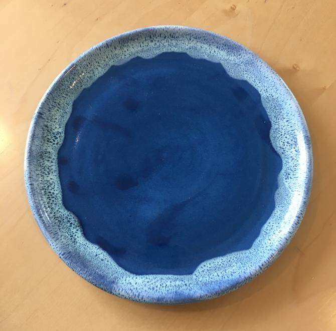 Håndlavet keramik tallerken Ø 20 cm blå og hvid