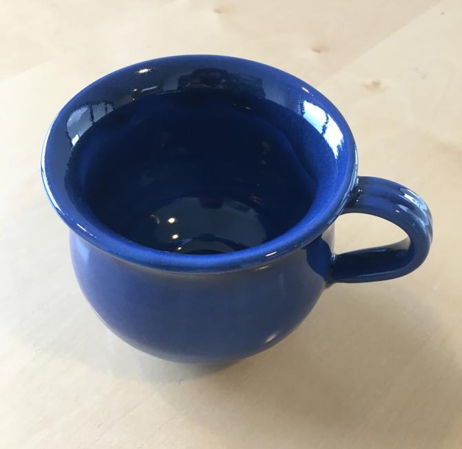 Blå håndlavet keramik kop med hank