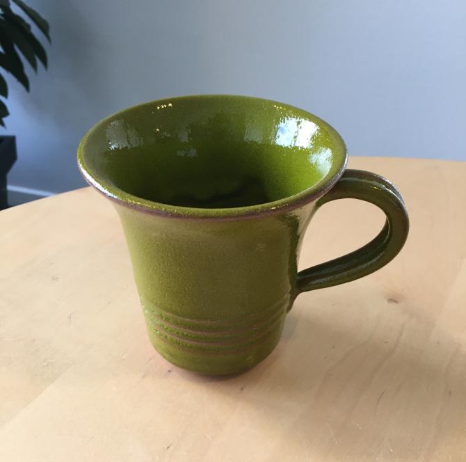 Grøn keramik krus med hank