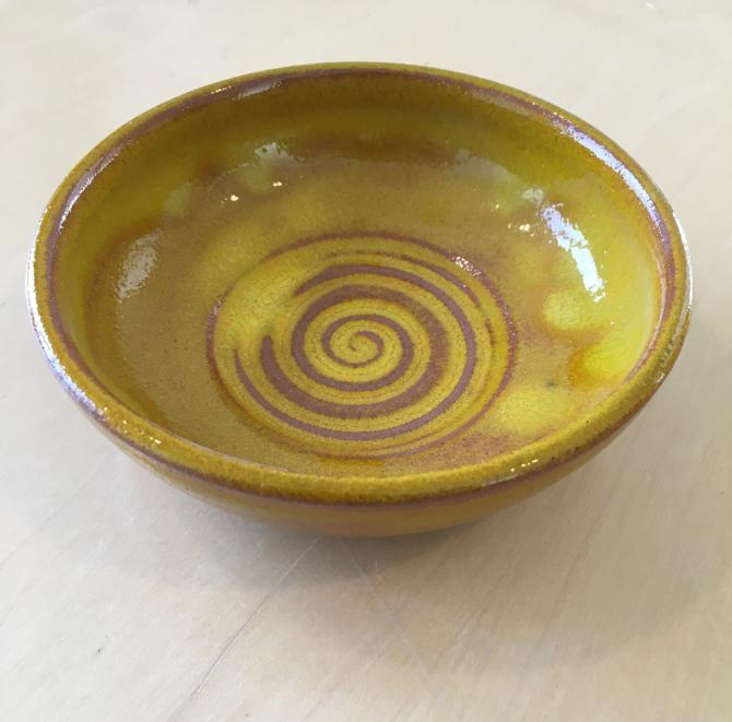 Lille mini skål i håndlavet gul keramik