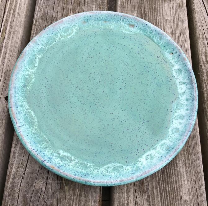 Håndlavet keramik tallerken stor i sart pastel grøn