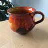 Orange og rød stor keramik kop med hank håndlavet