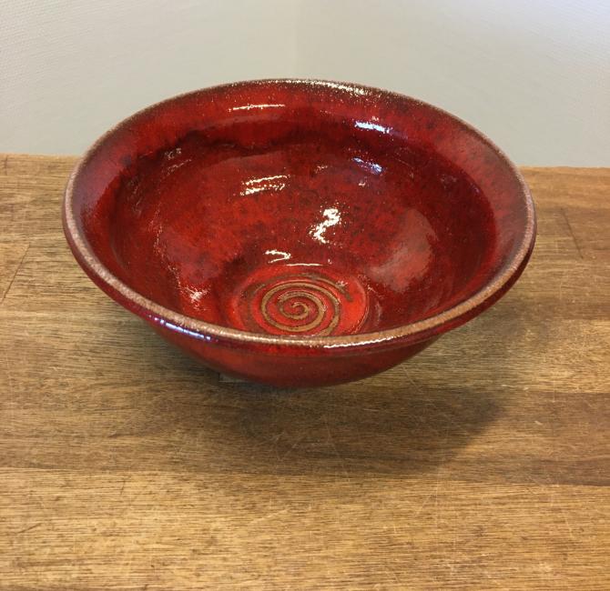 Rød keramik skål ca. Ø17 cm og 8 cm høj unik og håndlavet