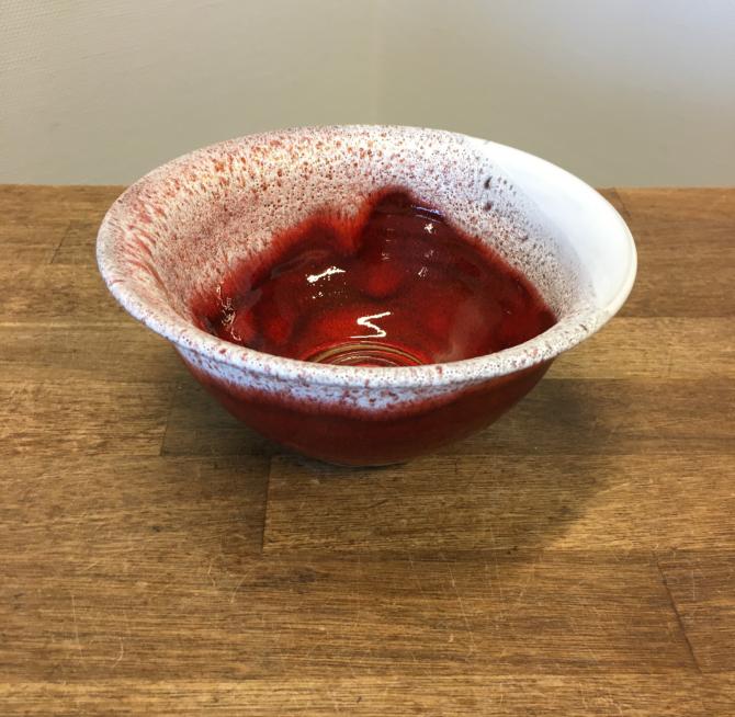 Rød og hvid keramik skål ca.Ø17/8cm høj unik håndlavet