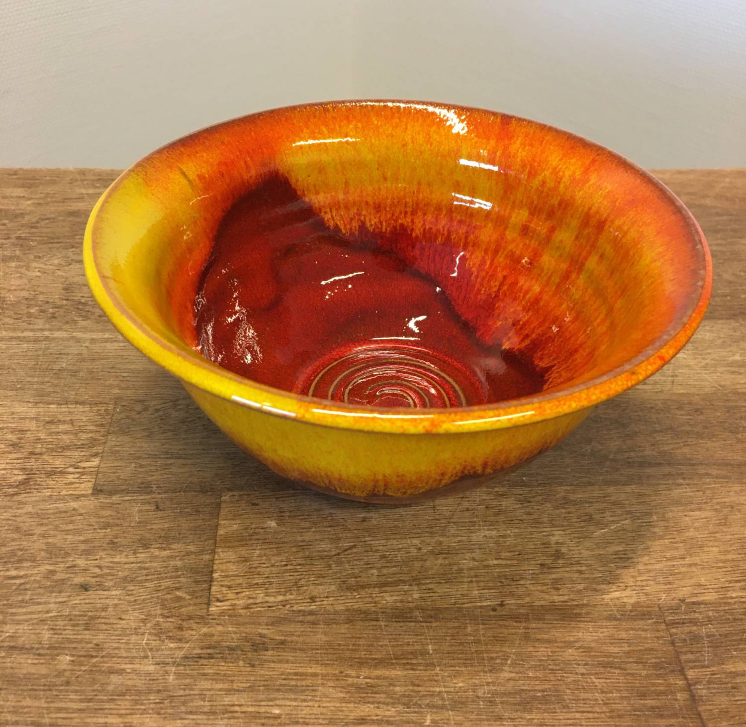 Håndlavet keramik skåle, 12 farver. Unika keramik skål Ø17 cm. Hurtig levering. - farve Gul/rød