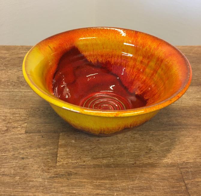 Gul og rød keramik skål ca. Ø17/8cm høj unik håndlavet