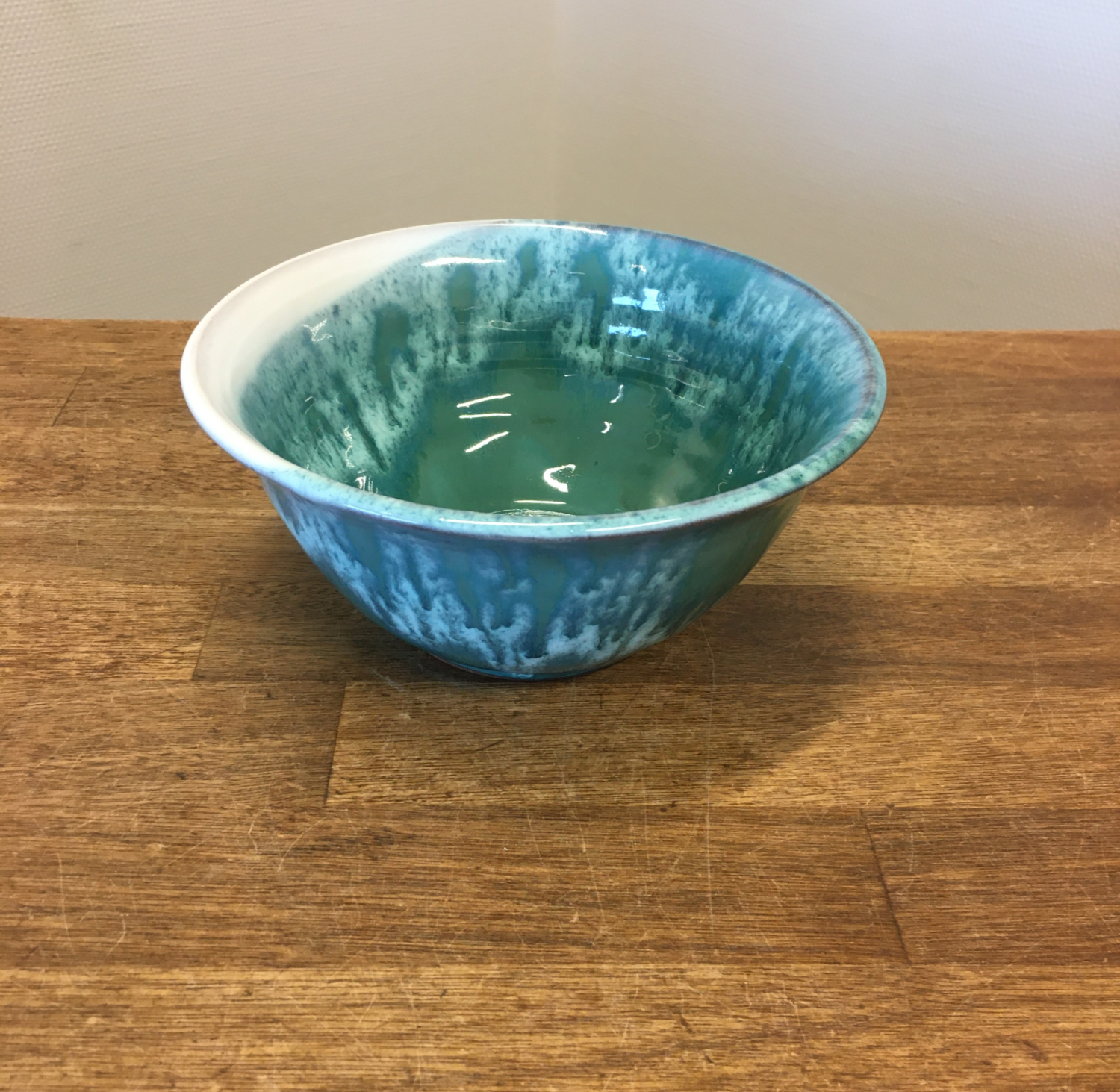 Håndlavet keramik skåle, 12 farver. Unika keramik skål Ø17 cm. Hurtig levering. - farve Grøn/hvid