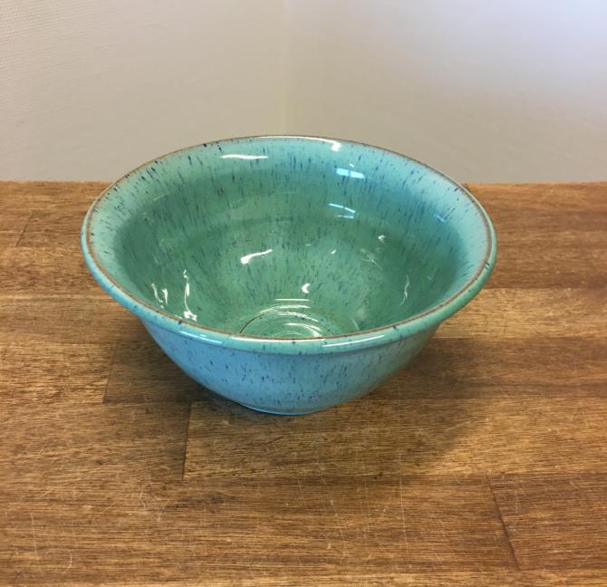 Sart grøn keramik skål Ø 17 cm håndlavet og unik
