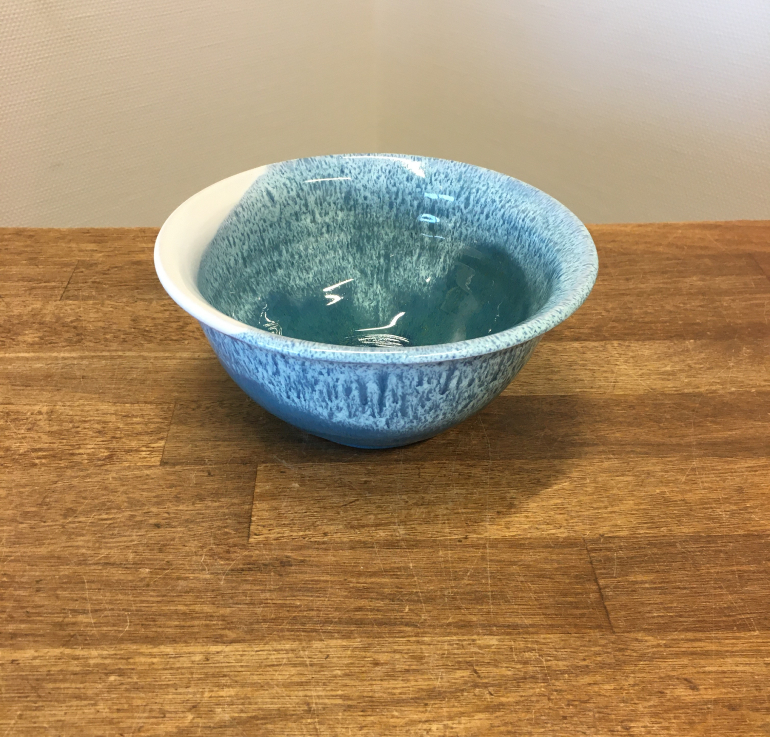 Håndlavet keramik skåle, 12 farver. Unika keramik skål Ø17 cm. Hurtig levering. - farve Blå/hvid