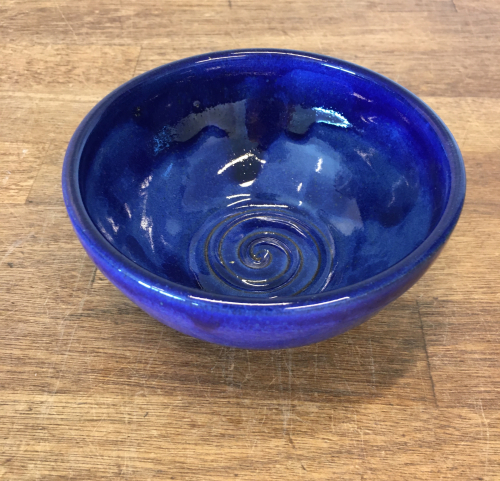 Billede af Lille keramik skål, håndlavet Ø 12 cm. 15 Farver frit valg kr. 125. Hurtig levering. - farve Kobolt blå