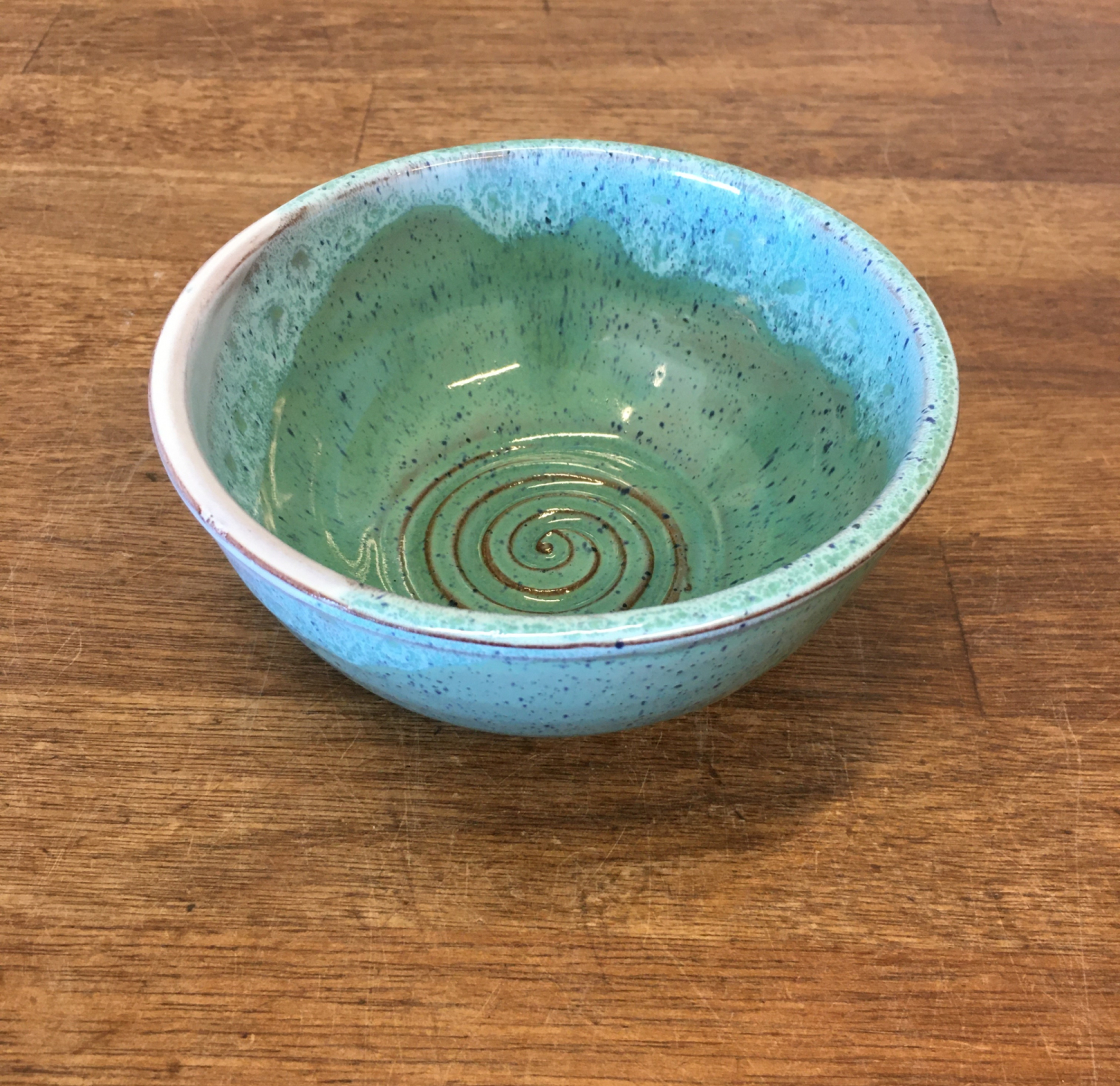 Lille keramik skål, håndlavet Ø 12 cm. 15 Farver frit valg kr. 125. Hurtig levering. - farve Sart grøn/hvid