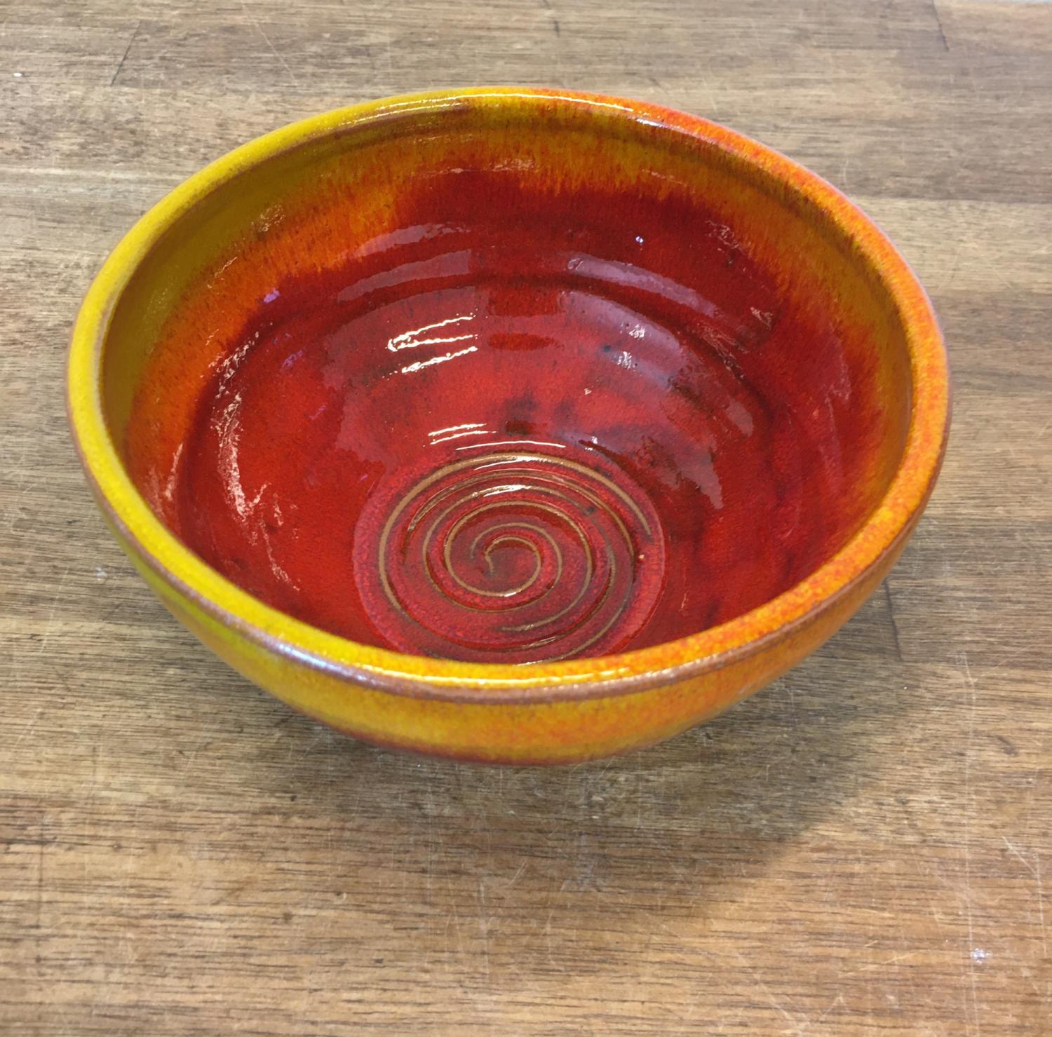 Keramik skål Ø 17 cm - Håndlavet og unik, 12 farver - farve Gul/rød