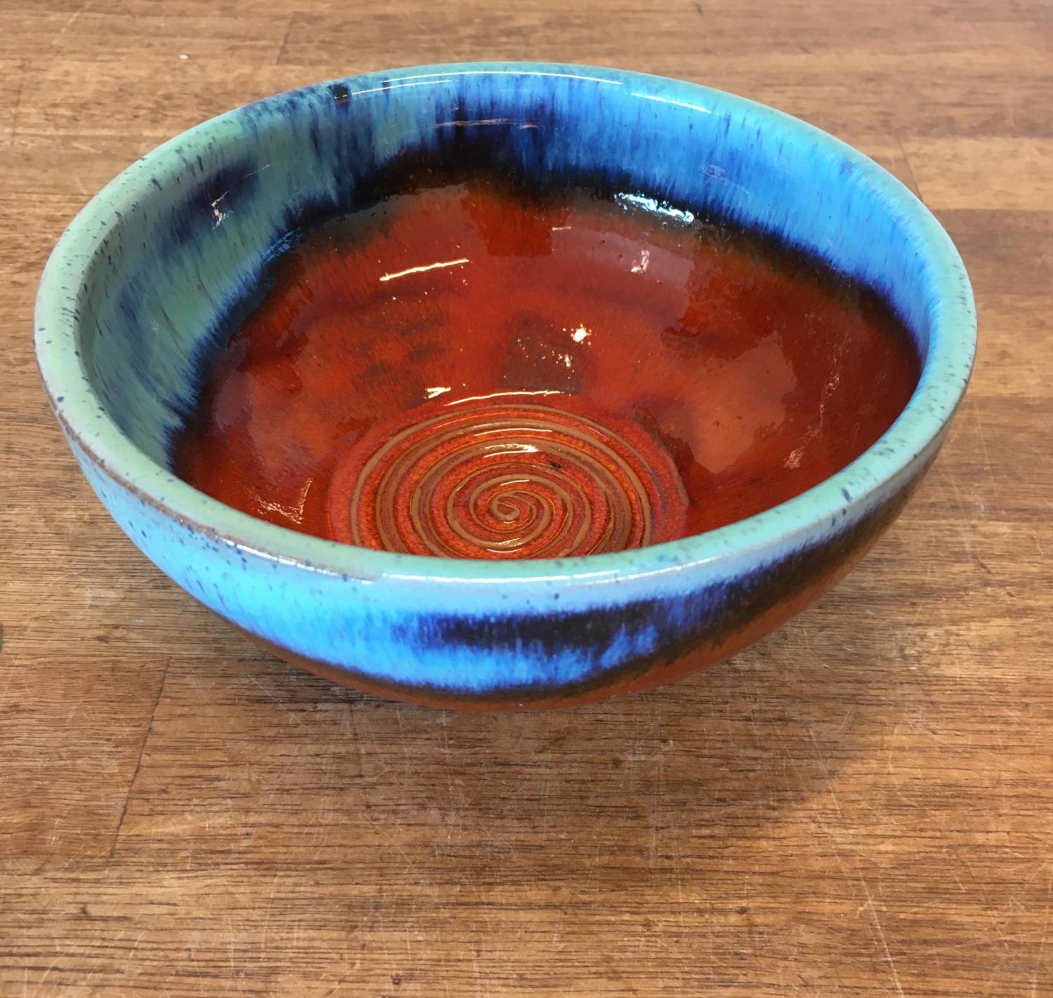 Keramik skål Ø 17 cm - Håndlavet og unik, 12 farver - farve Orange/turkis