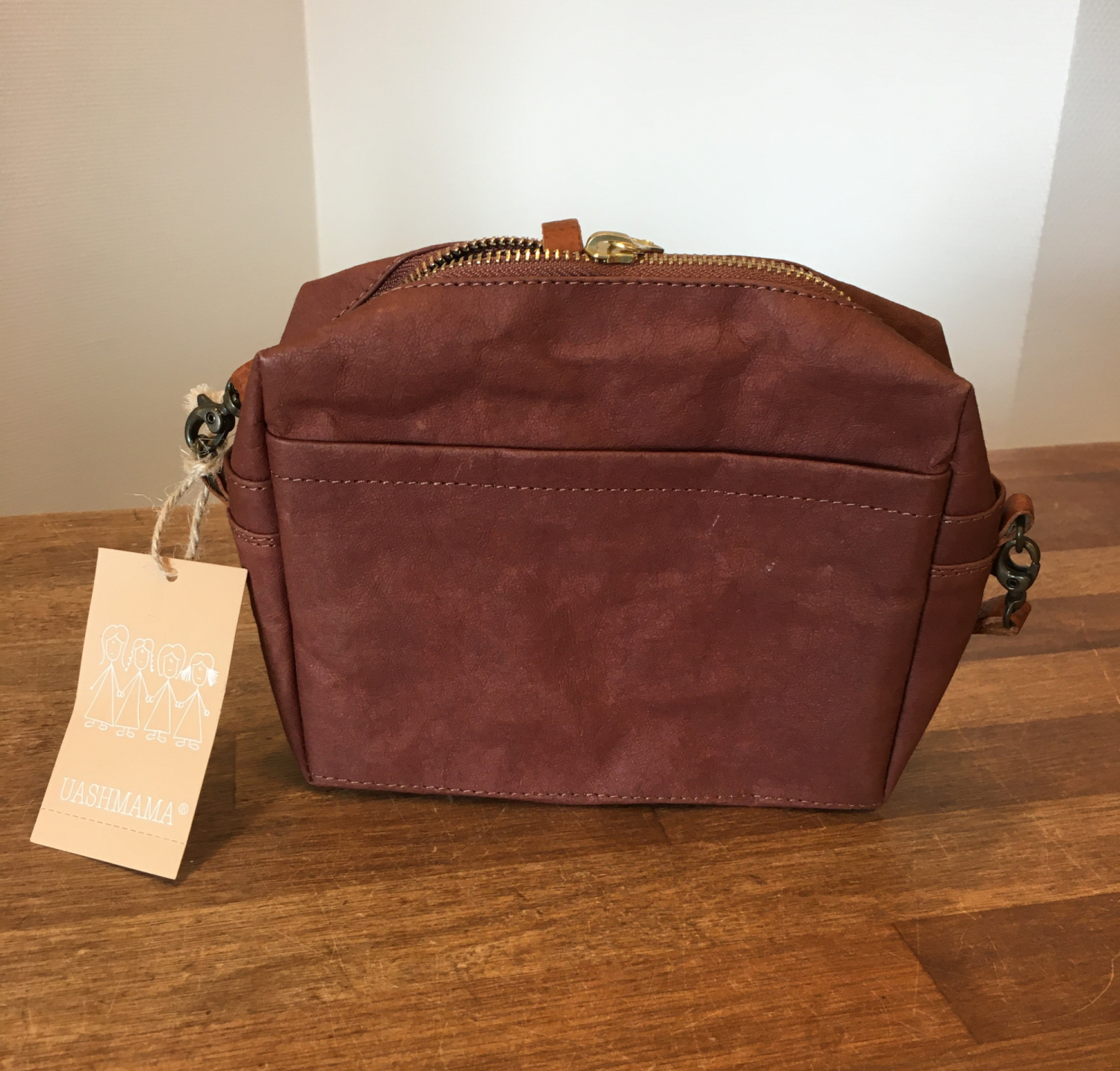 Tilbud Lille Skuldertaske Cognac Farve Fra Uashmama Spar 70 Nu 175 Kr