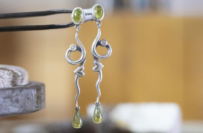 Sølv øreringe med grøn sten peridot Rabinovich smykker