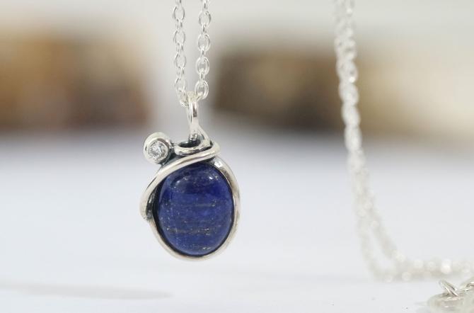 Halskæde i sølv med sten blå lapis Rabinovich smykker