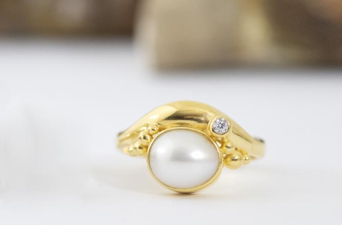ring forgyldt med 14 karat guld på sølv med hvid perle Rabinovich smykker