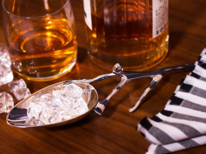 Isske med isterninger stemningsbillede Mukul Goyal