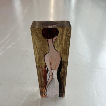Original mini maleri i plexiglas, dame i hvid kjole