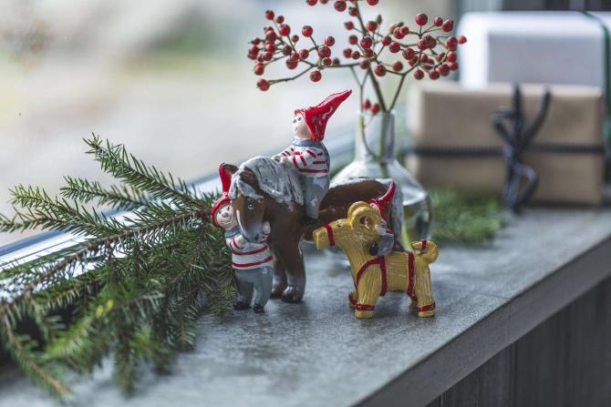 Julestemning med nisser, gedebuk og hest Nääsgränsgården
